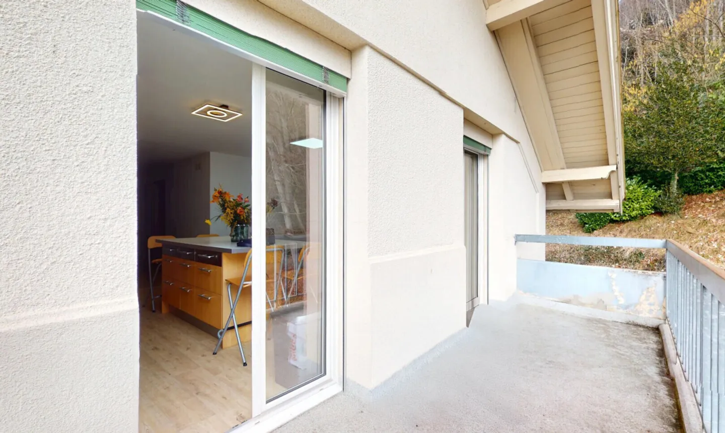 Top floor in Territet, with character and view of the lake and the Alps - Photo 10 of 13