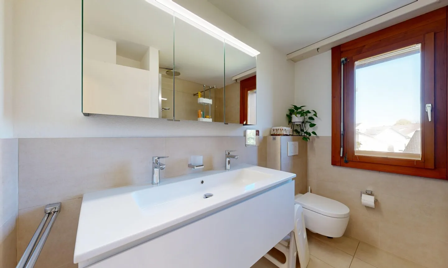 Maison familiale semi-détachée spacieuse dans un emplacement calme mais central - Photo 9 sur 11