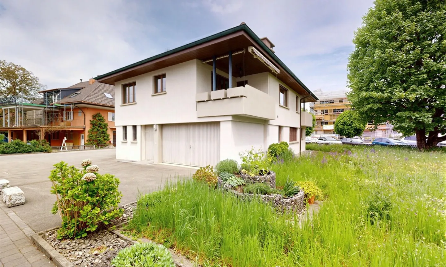 Geräumiges Familienhaus mit Flexibilität - Foto 1 von 11