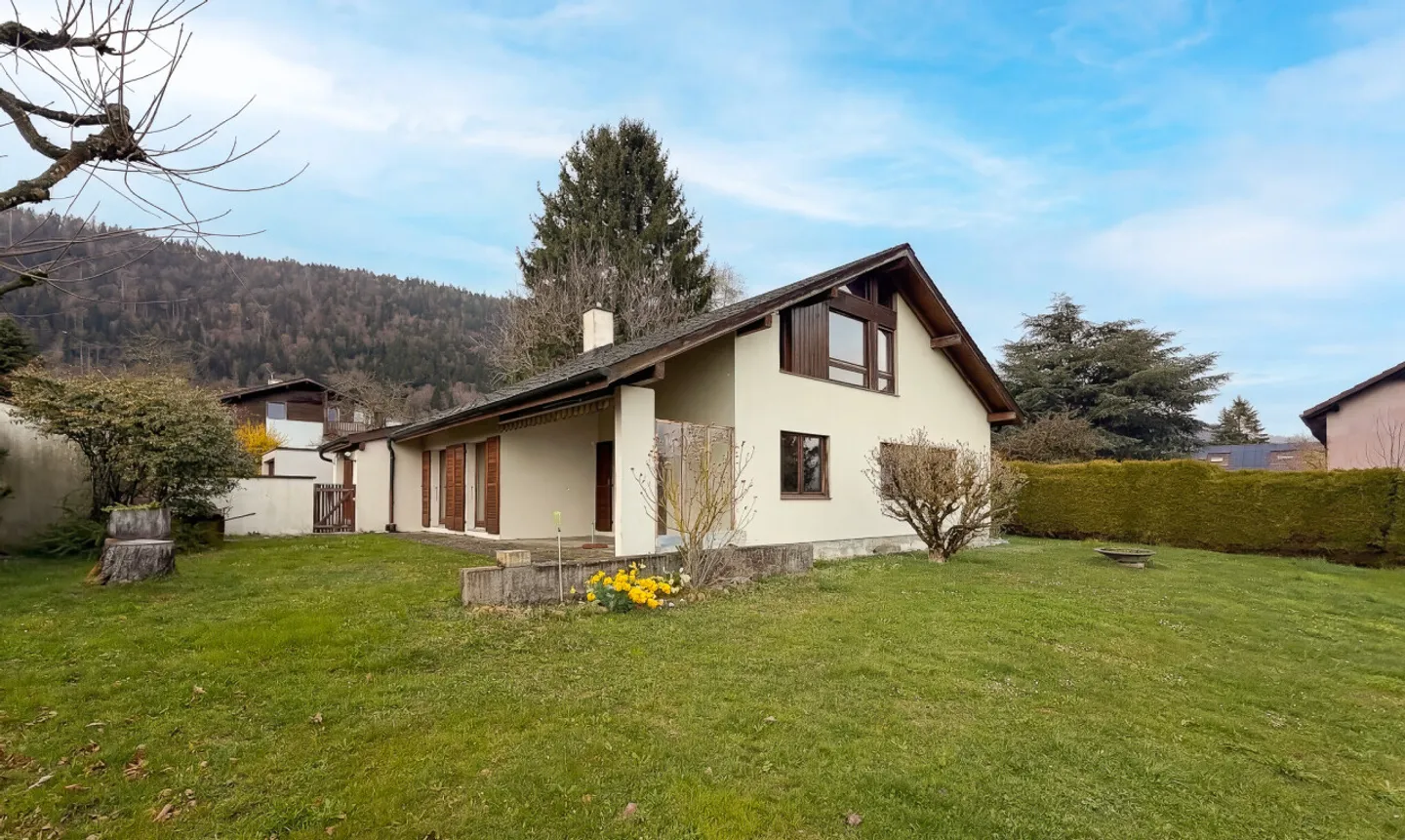 Casa di architetto in un contesto verde! - Foto 2 di 11