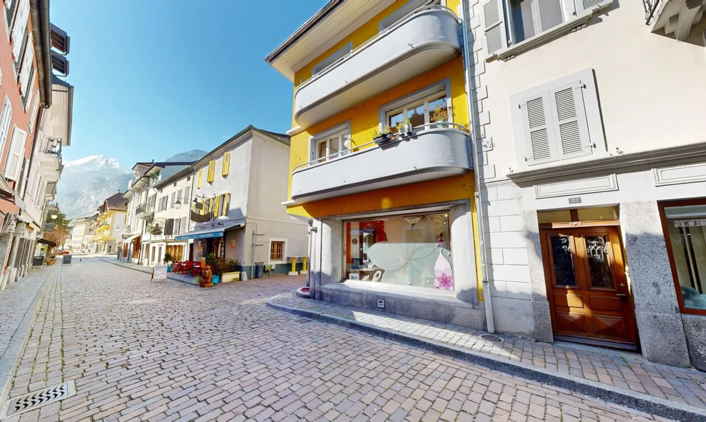 Immeuble mixte 2 Commerces + 3.5 + 8.5 en duplex - Photo 3 sur 11