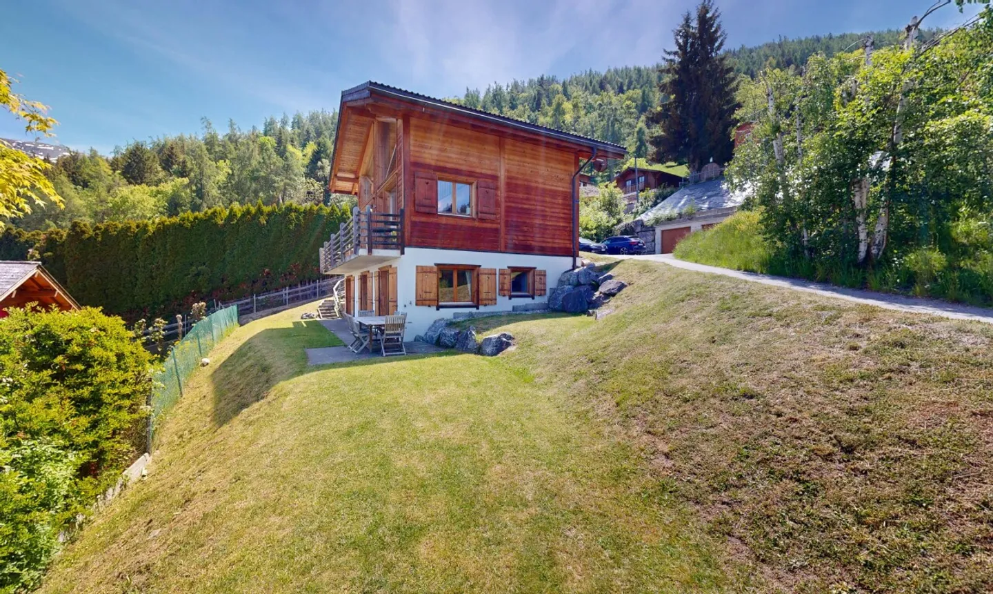 Charming secondary residence chalet in Haute-Nendaz - Photo 2 of 11