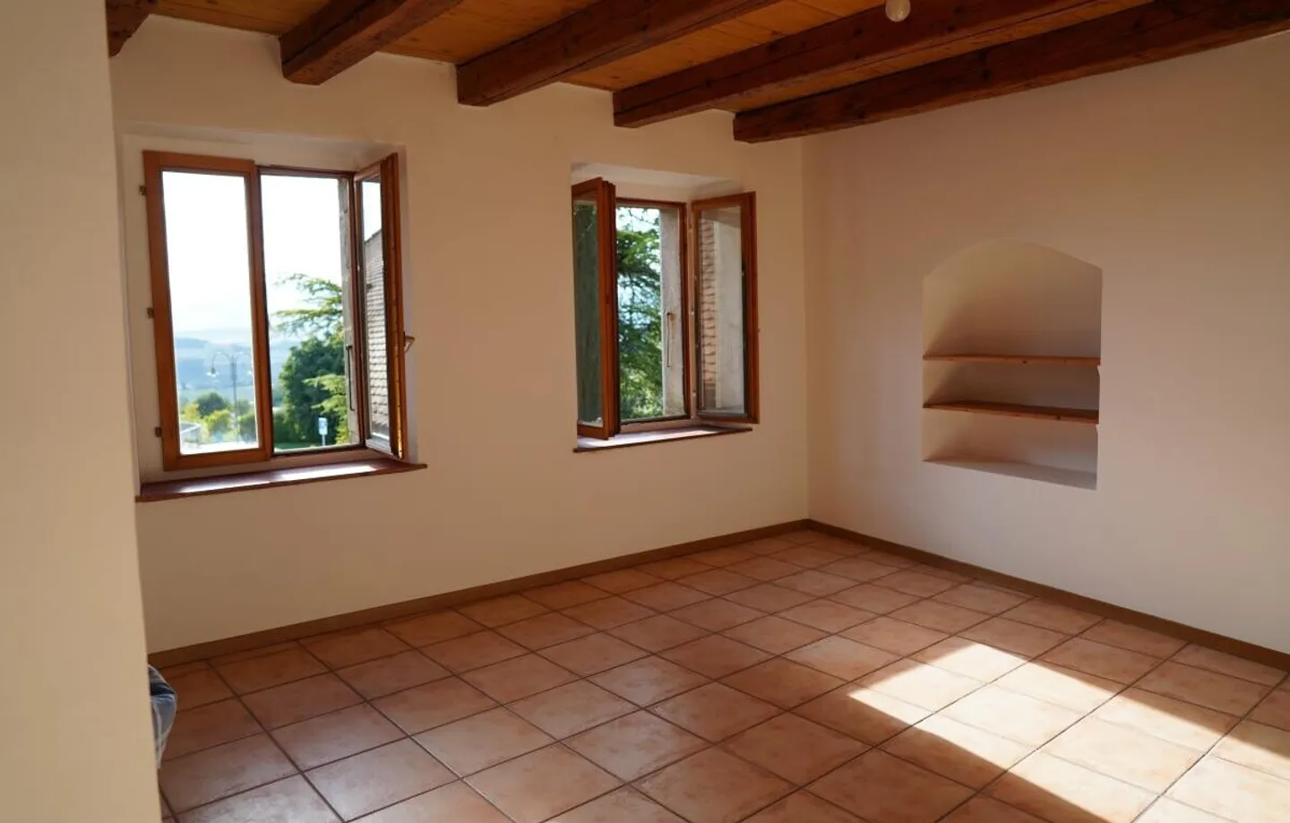 Progetto ad alto potenziale: casa di villaggio con fienile e giardino - Foto 10 di 11