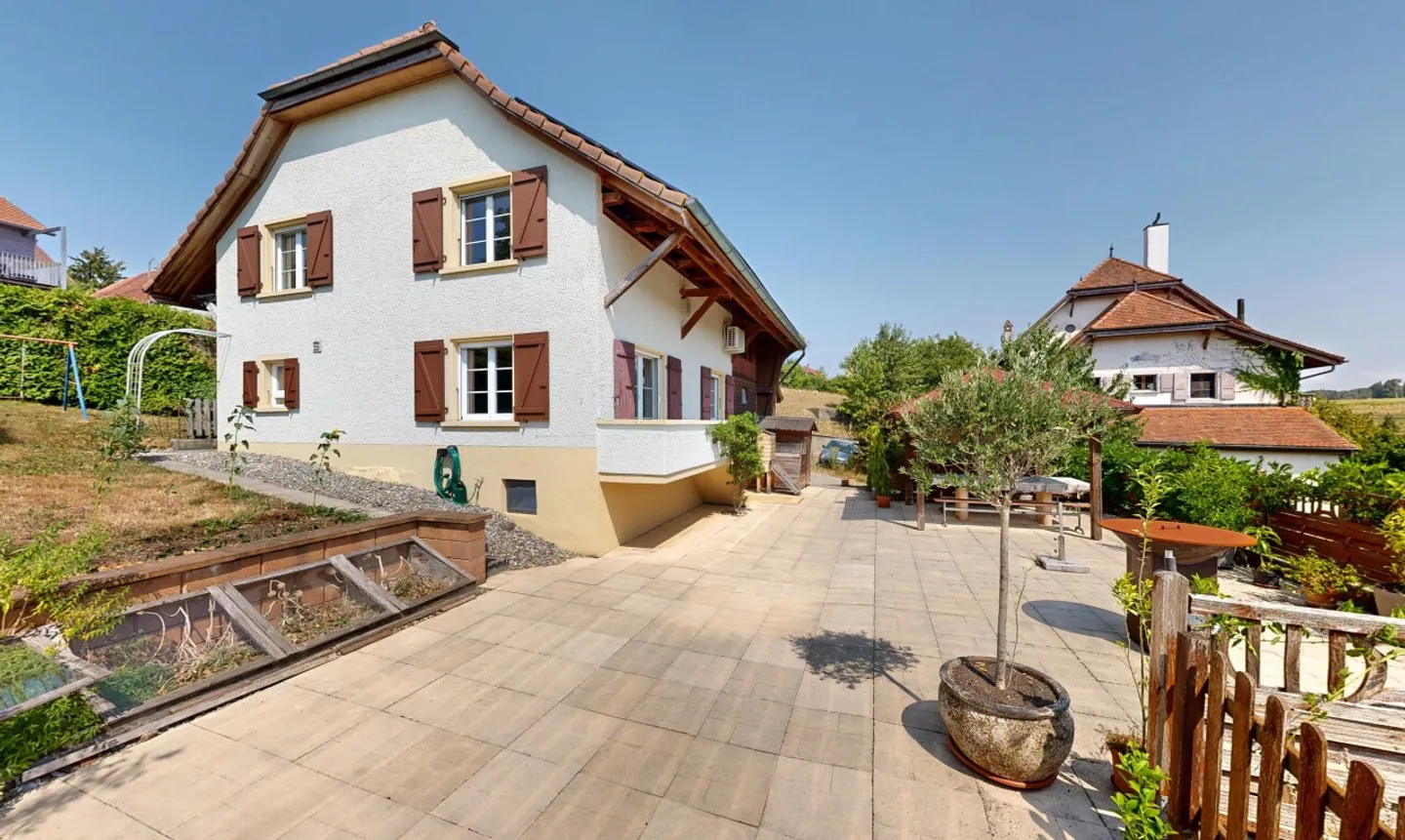 Maison rénovée avec jardin, étang et vue dégagée à 5 min d’Avenches - Photo 4 sur 11