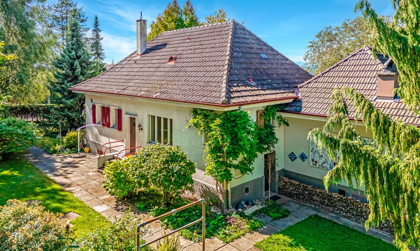 Luxuriöses Wohnen in Seenähe mit zusätzlicher Ausbaufläche - Foto 1 von 13