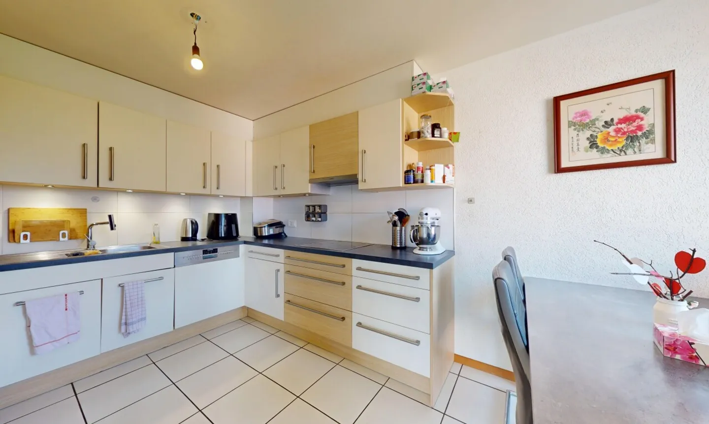 Appartamento ristrutturato di 4,5 locali con vista sul lago! - Foto 2 di 13