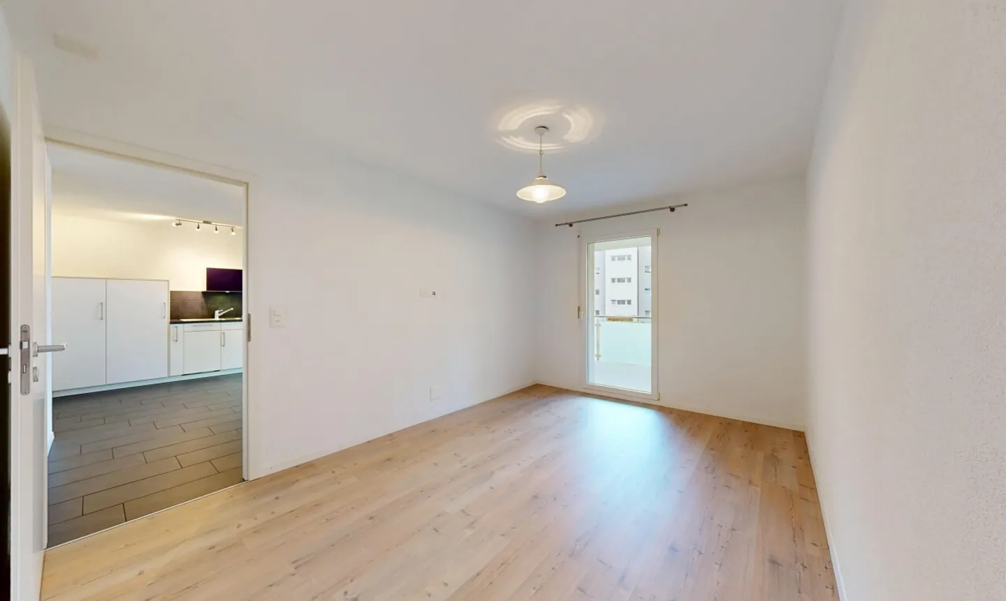 Exklusiv: Helle Wohnung mit großem Balkon-Terrasse - Foto 3 von 11