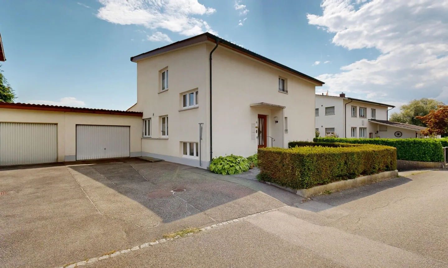 Grosszügiges Einfamilienhaus mit 2 Wohnungen und grossem Garten - Foto 10 di 11