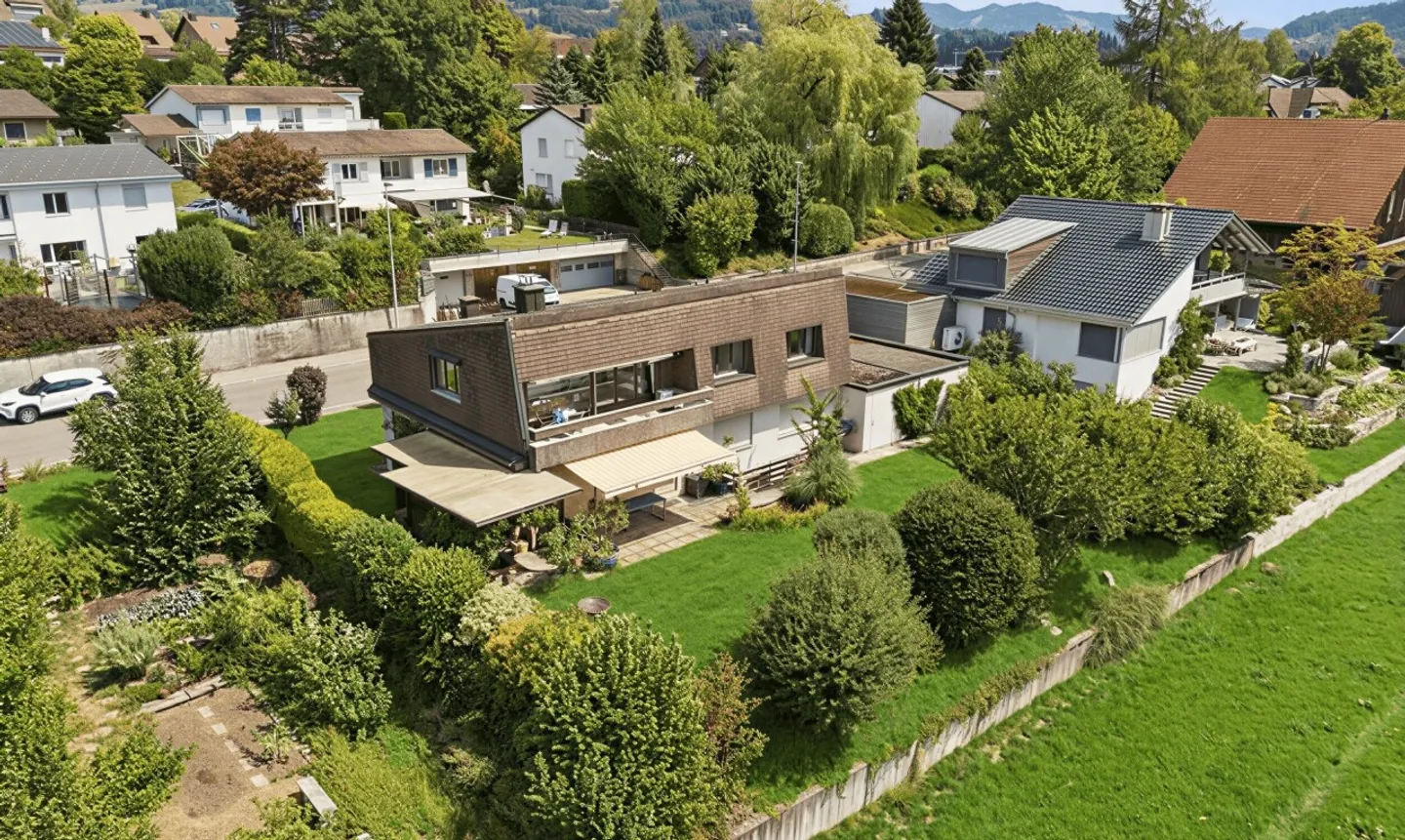 Maison bifamiliale polyvalente avec vue panoramique dégagée - Photo 3 sur 11
