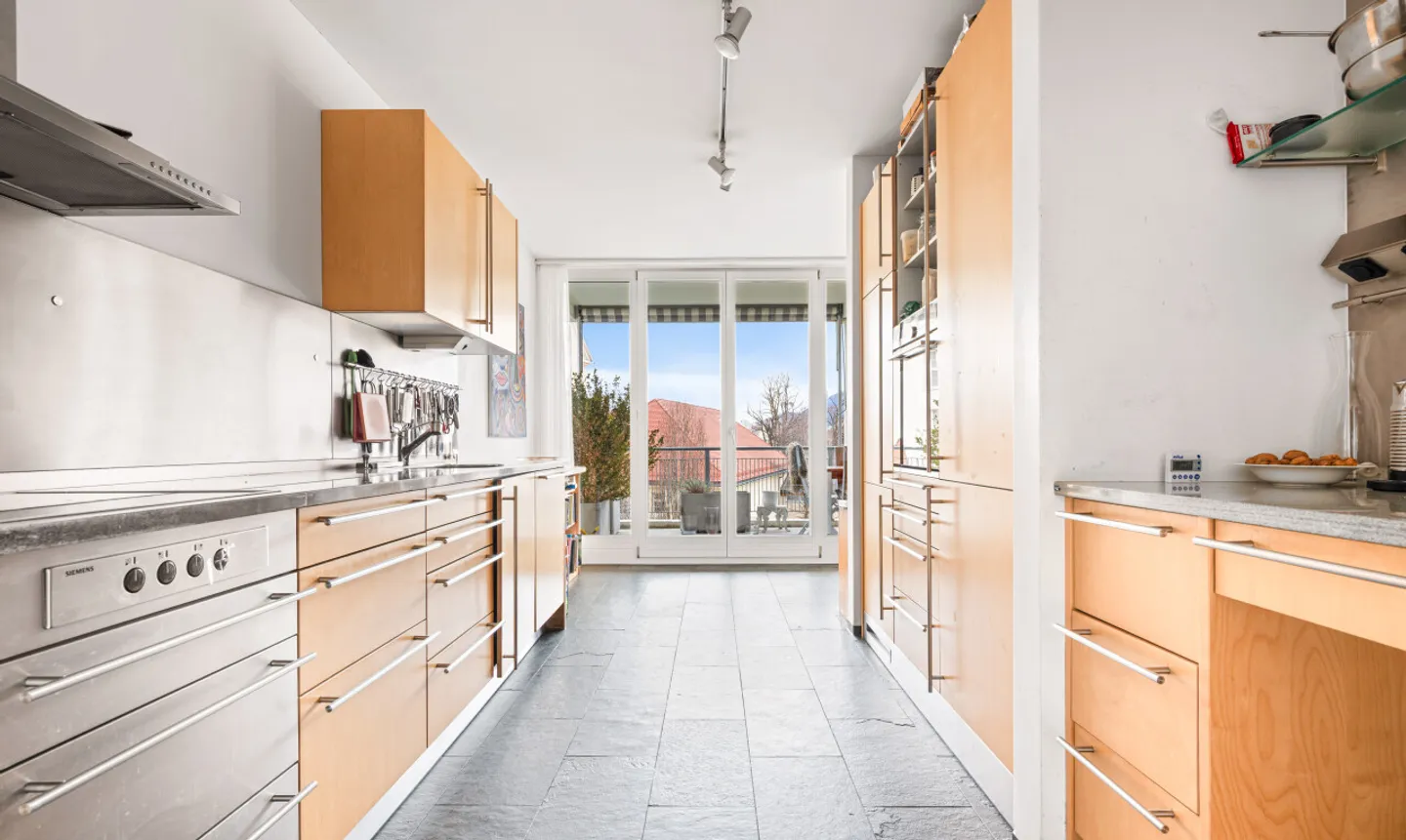 Appartement spacieux de 4,5 pièces avec vue sur la montagne dans un emplacement central à Chur - Photo 4 sur 11