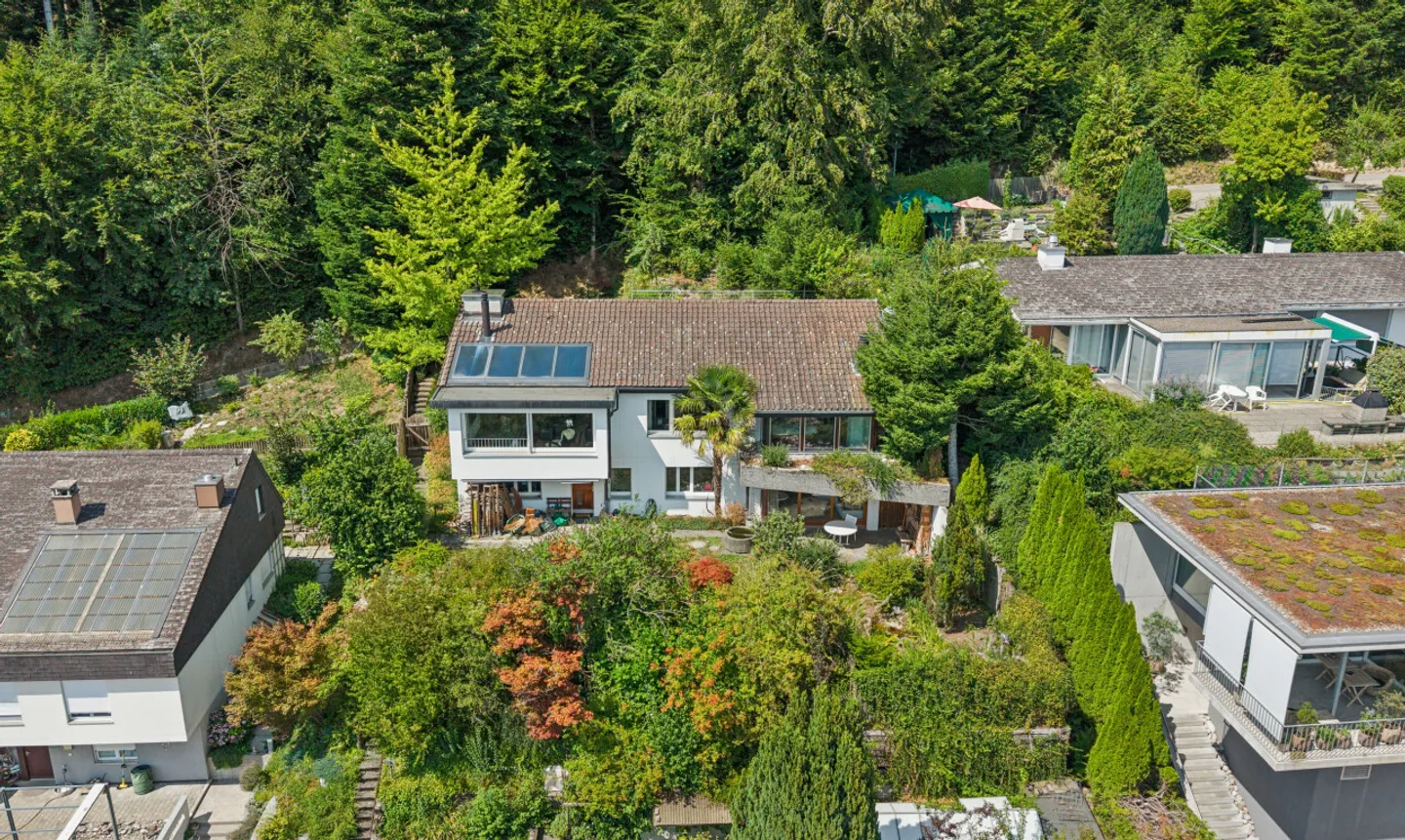 Vivre sur un versant sud avec vue sur les montagnes et réserve foncière - Photo 1 sur 11