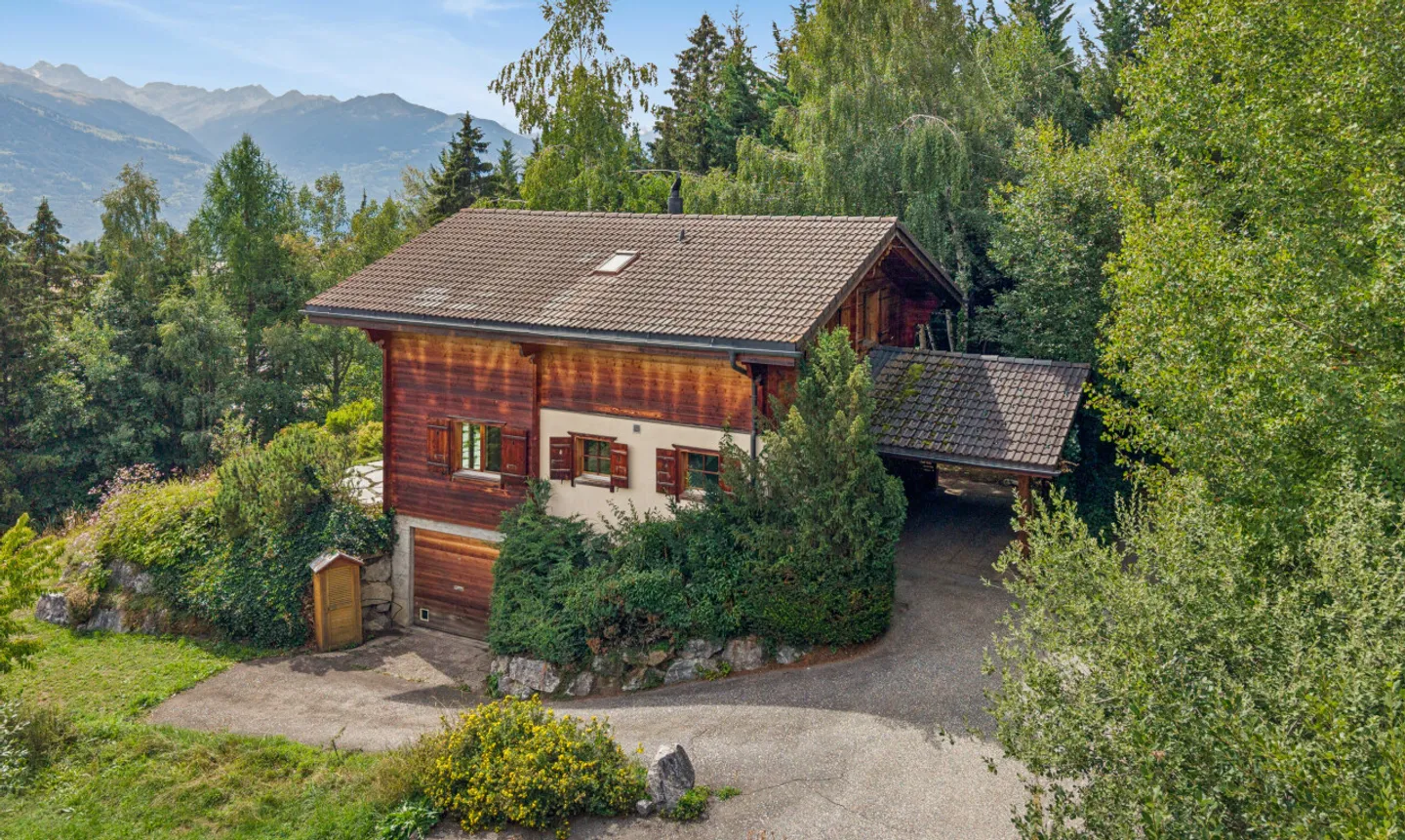 Chalet Charmant avec Vue Époustouflante - Photo 4 sur 11