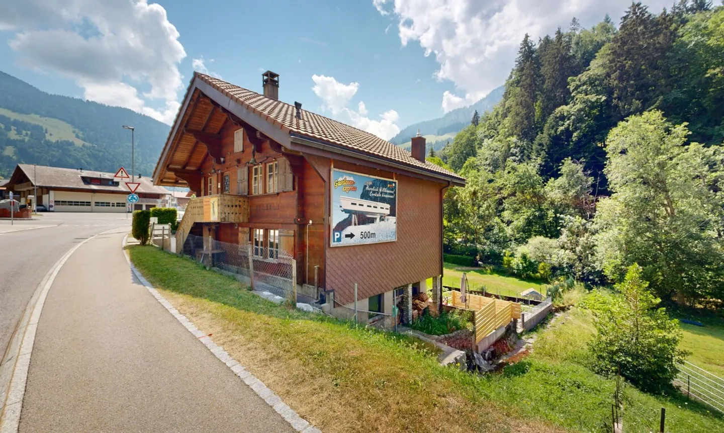 A charming chalet in a green setting - Photo 2 of 11