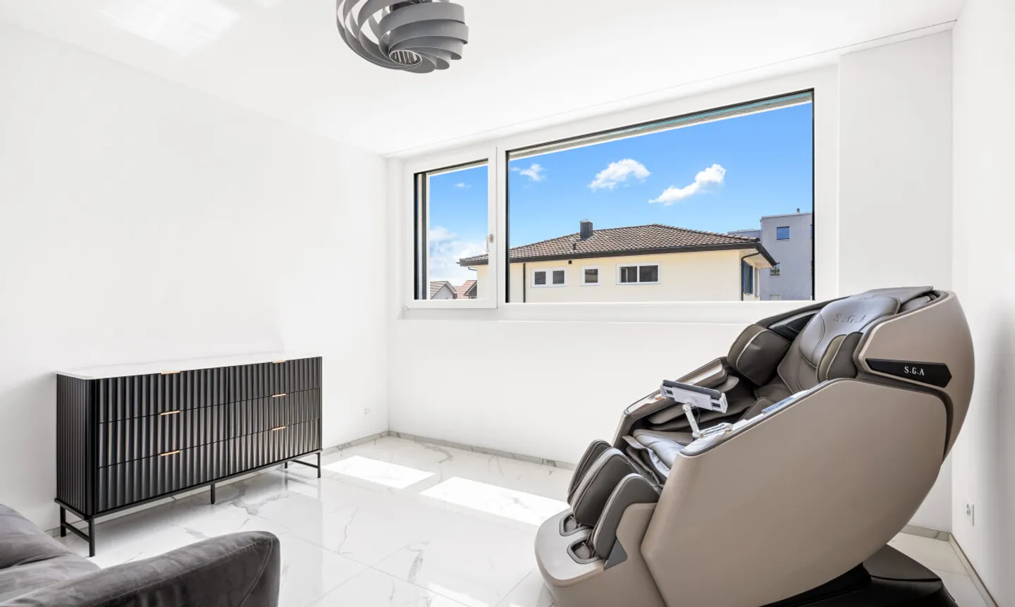 Luxurious 7.5 Room House with Outdoor Pool - Exclusive Living in Suhr - Photo 9 of 11