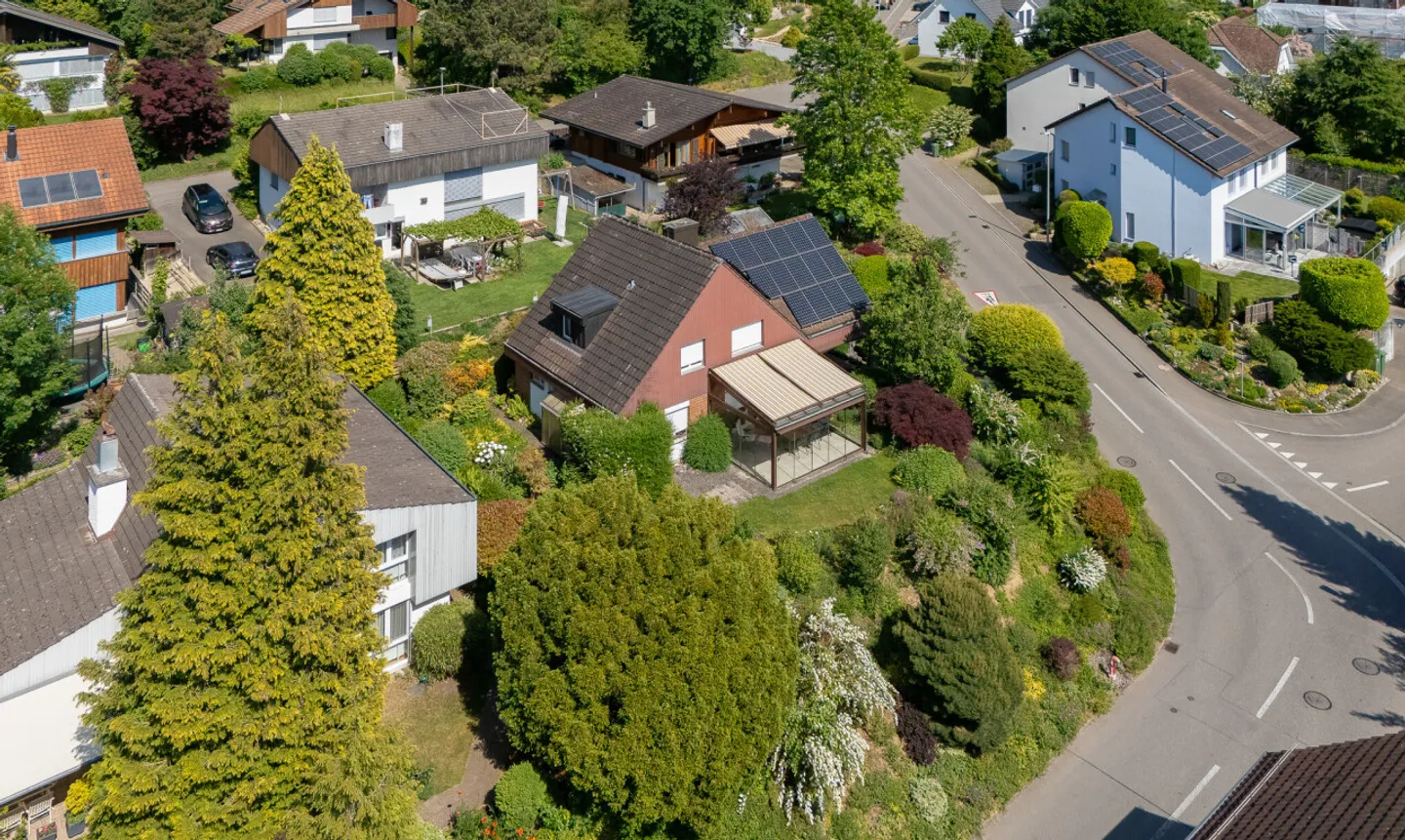 Gepflegtes 6-Zimmer-Einfamilienhaus mit Wintergarten und Solaranlage - Photo 2 sur 11
