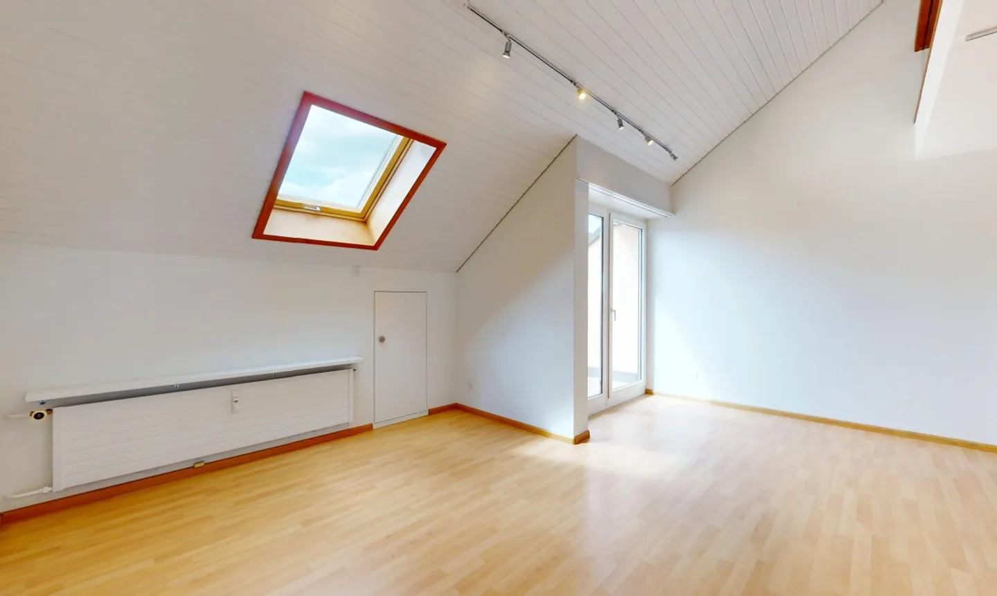 Appartamento attico elegante di 2,5 stanze con balcone a Riehen - Foto 10 di 13