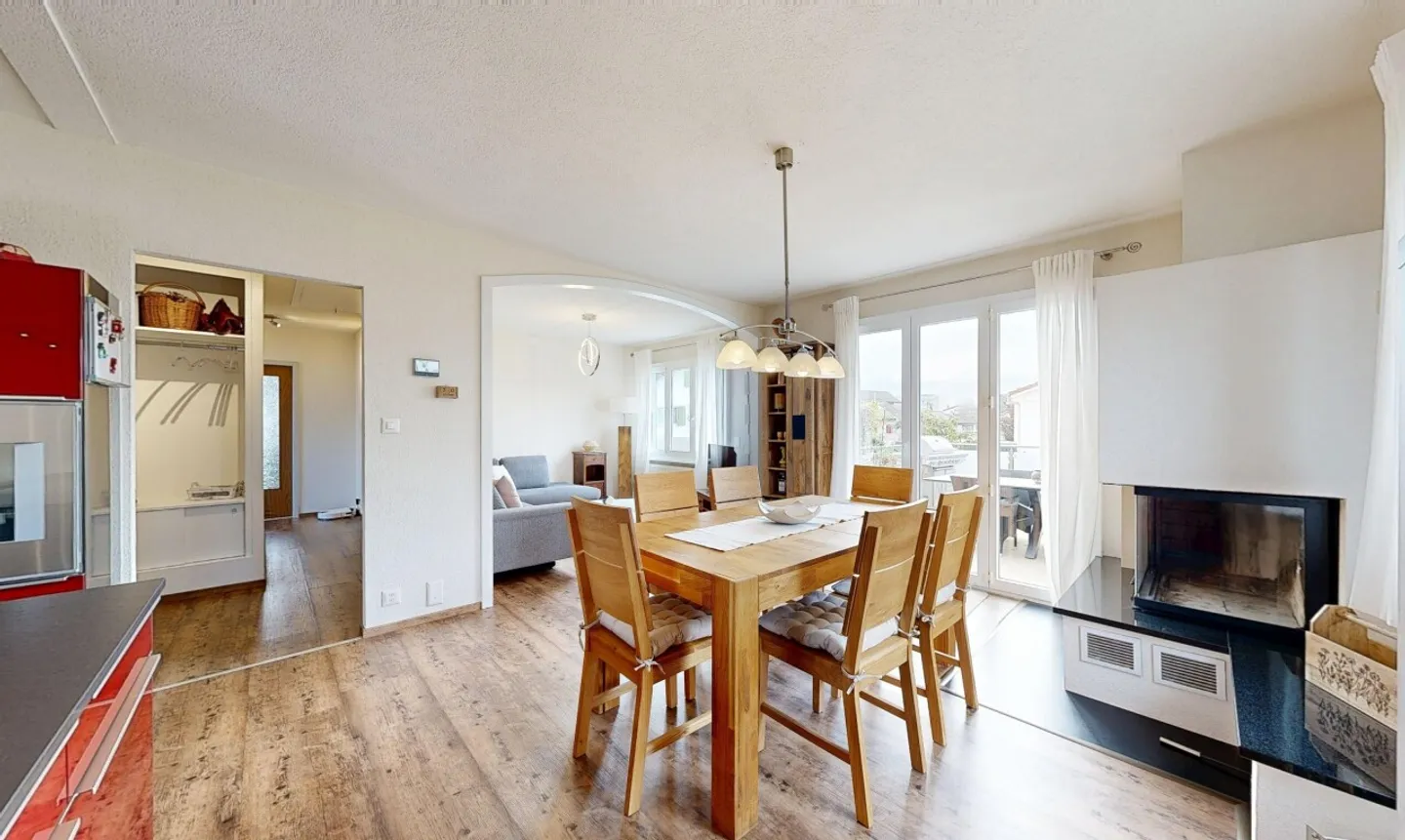 Renovated Family House: Garden, Terrace & Independent Potential - Photo 3 of 11