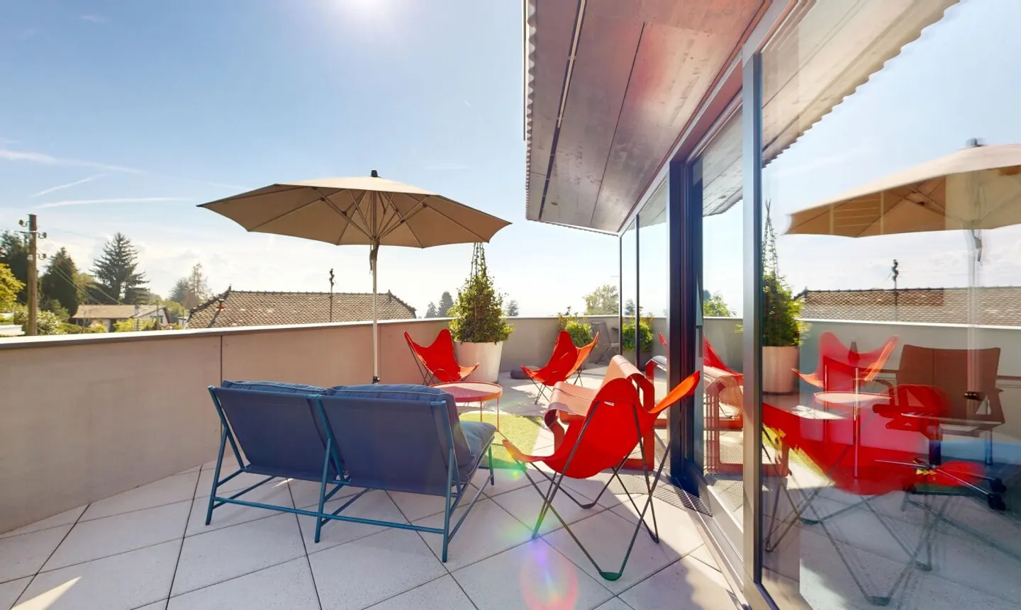 Magnificent penthouse apartment in absolute calm in Chailly - Photo 9 of 11