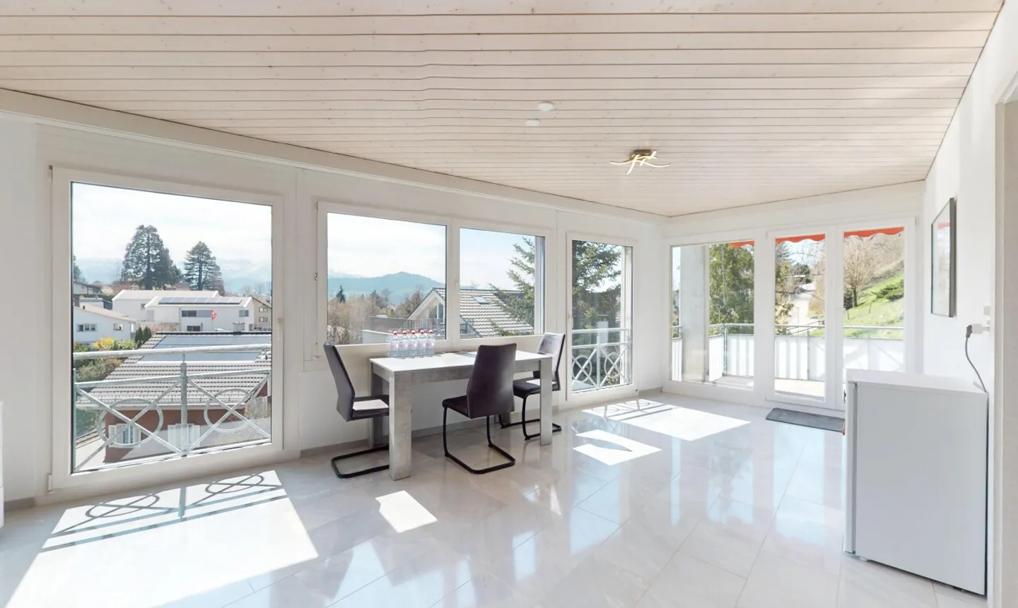 Geräumige Wohnung mit atemberaubendem Blick - Foto 5 von 13