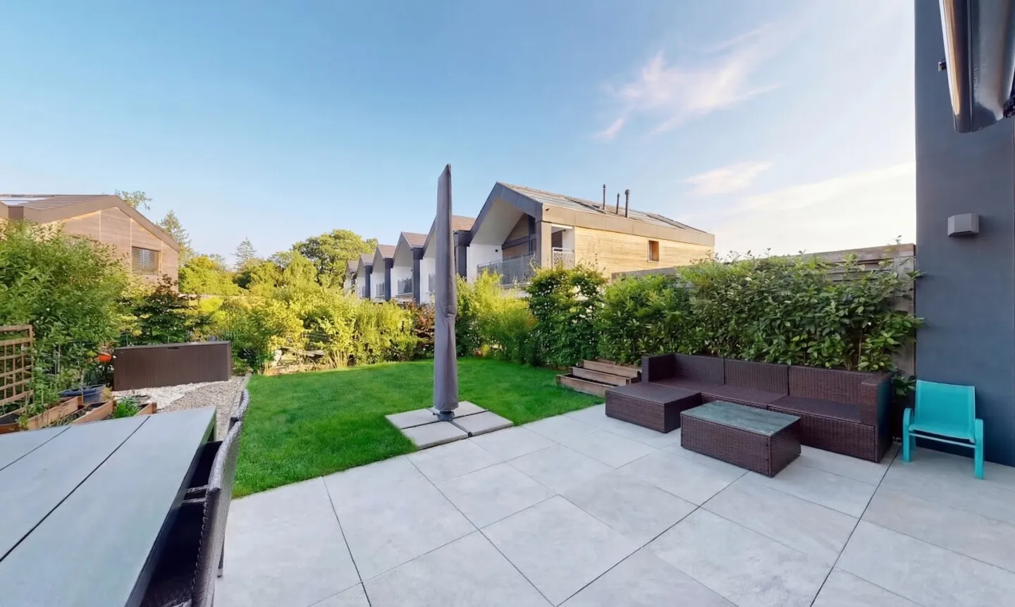 Moderne Villa in Broc - Foto 3 von 13