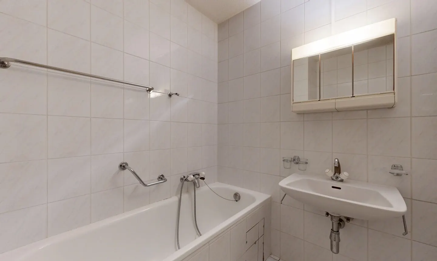 3.5-room penthouse with two balconies, very well located - Photo 9 of 11
