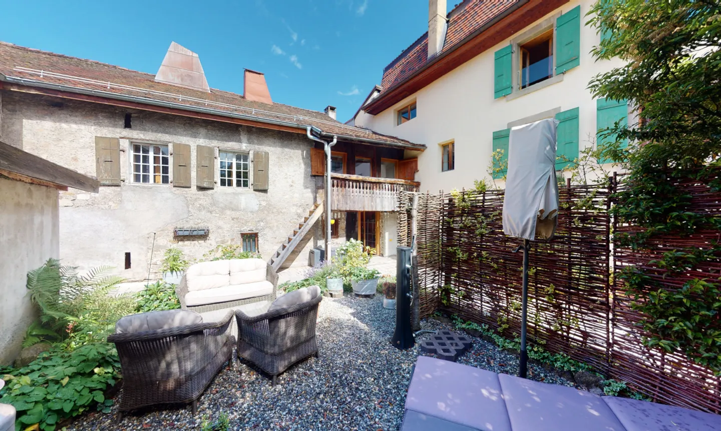 Superb property with character and great potential in the heart of St-Légier - Photo 3 of 13