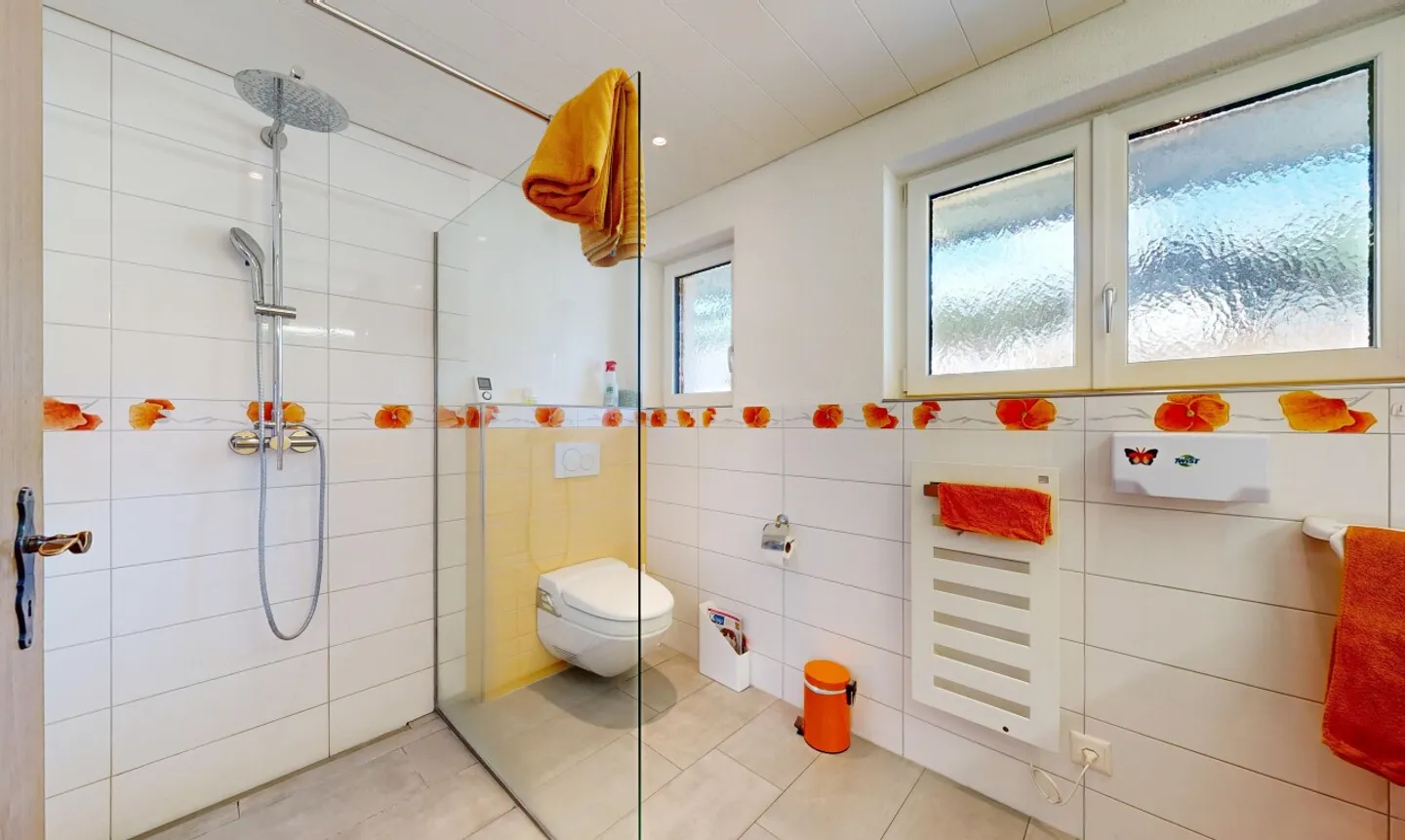 Grosszügiges 5-Zi-Einfamilienhaus mit grossem Grundstück und Weitsicht - Foto 10 di 11