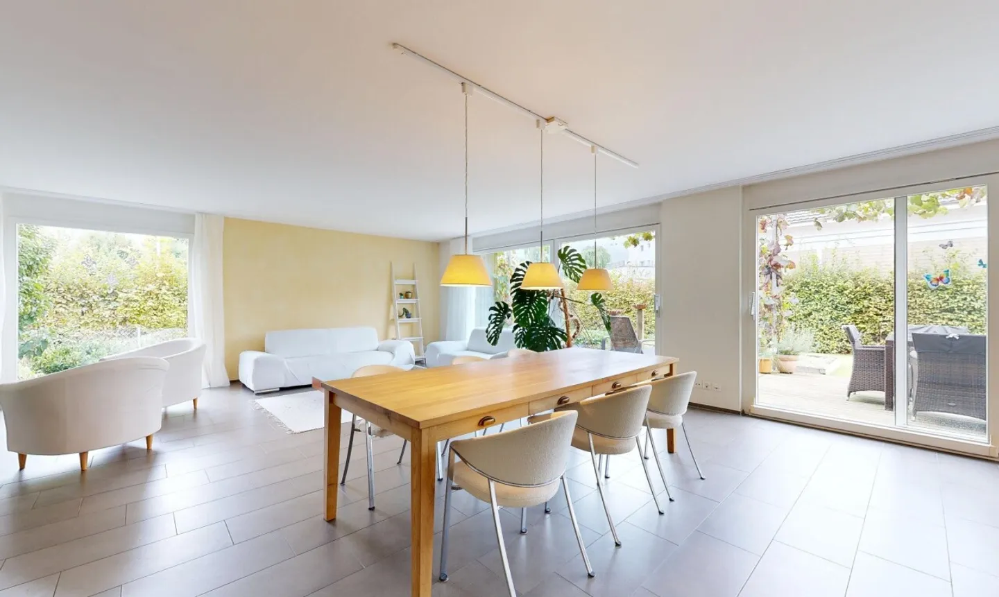 Ampia casa unifamiliare - Foto 2 di 11