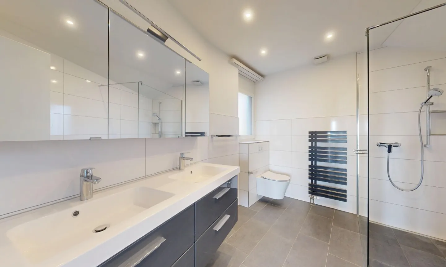 5.5-Zi. Einfamilienhaus mit zusätzlicher 2.5-Zi. Einliegerwohnung - Photo 8 sur 11