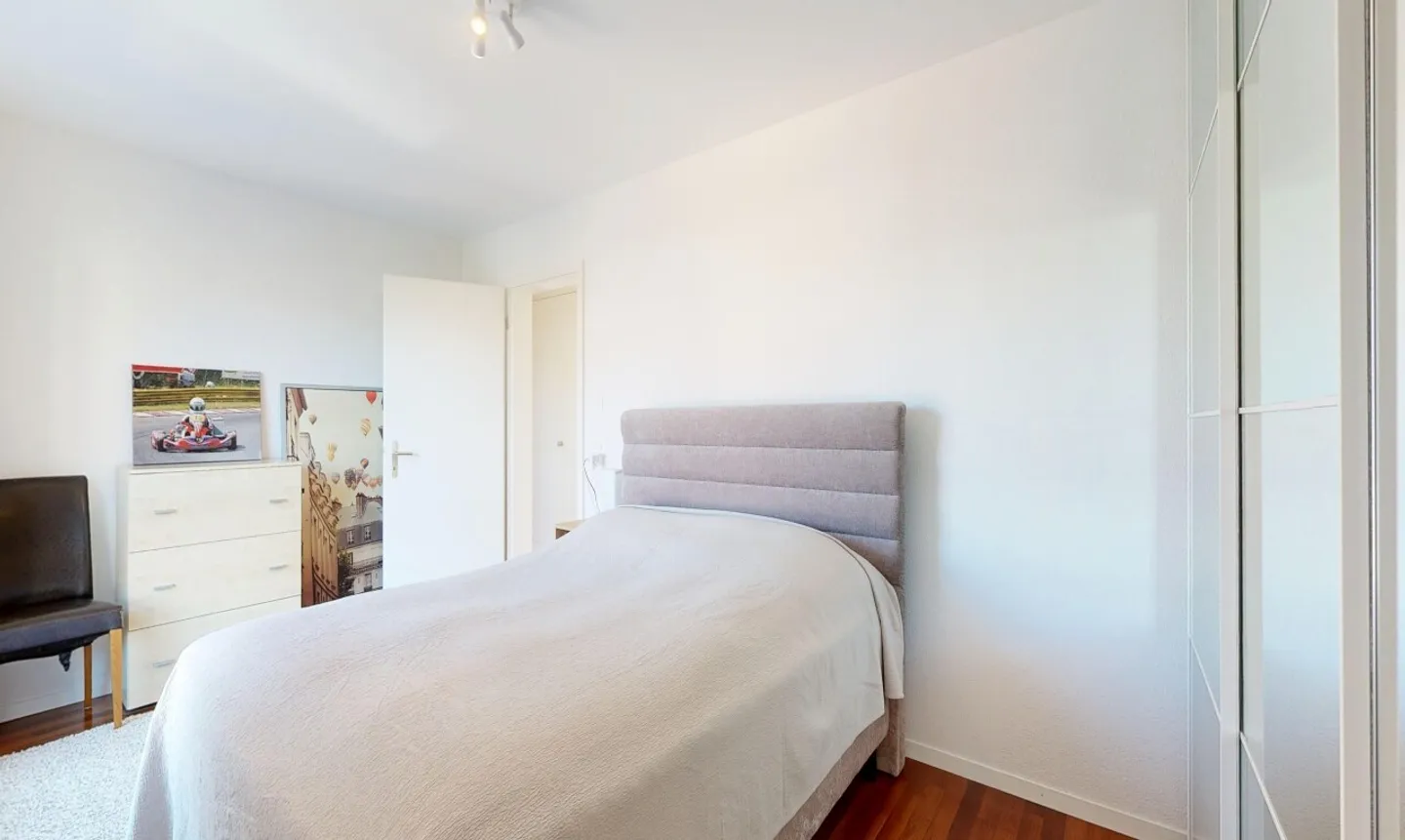 Living with Comfort: 4.5 Rooms, Spacious and Modern - Photo 8 of 11