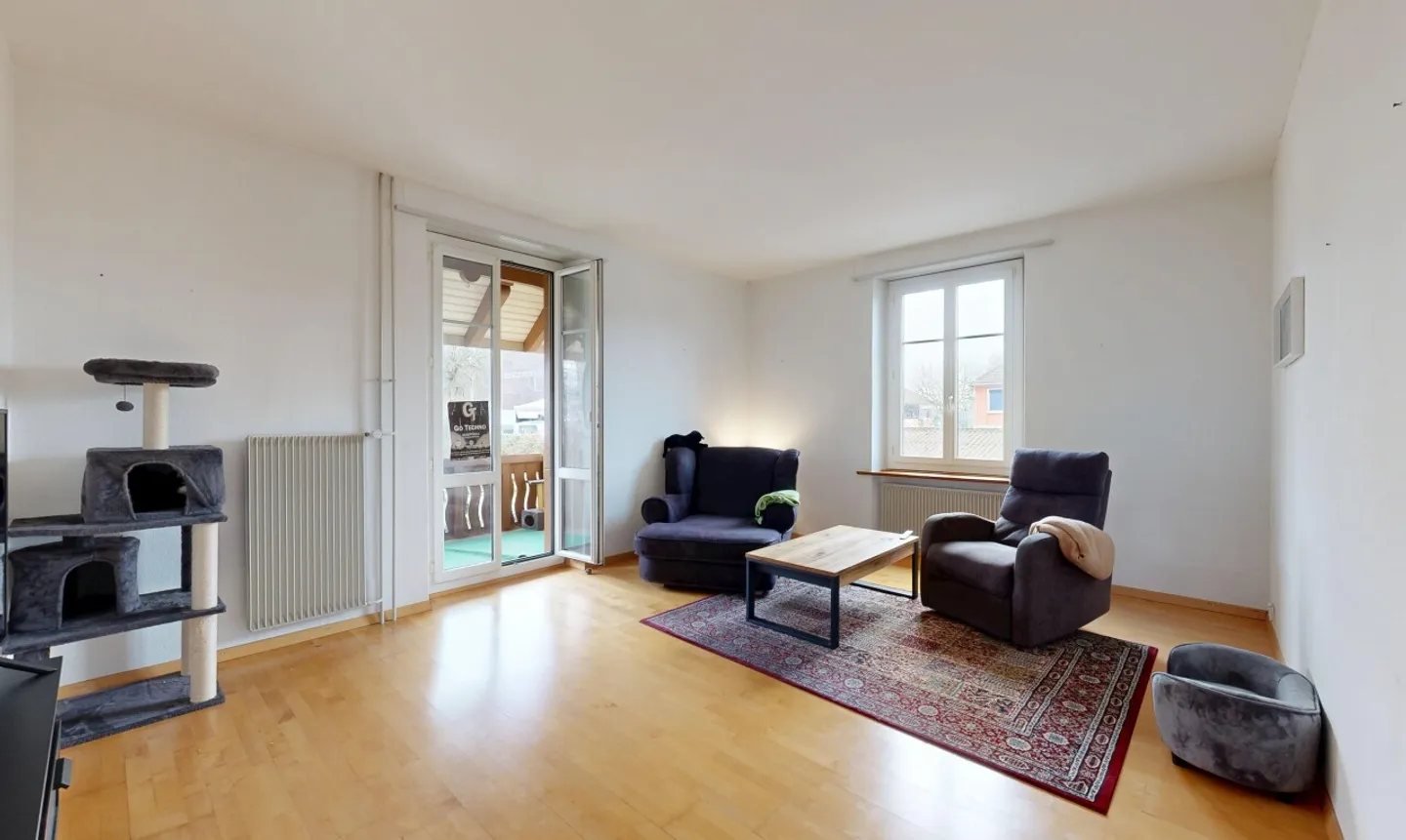 Ampia casa bifamiliare con carattere e potenziale - Foto 7 di 11