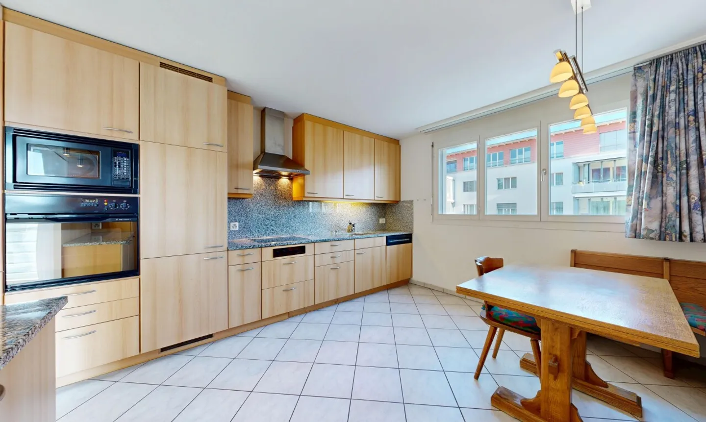 Appartamento luminoso 4.5 locali a Rotkreuz - Foto 2 di 11