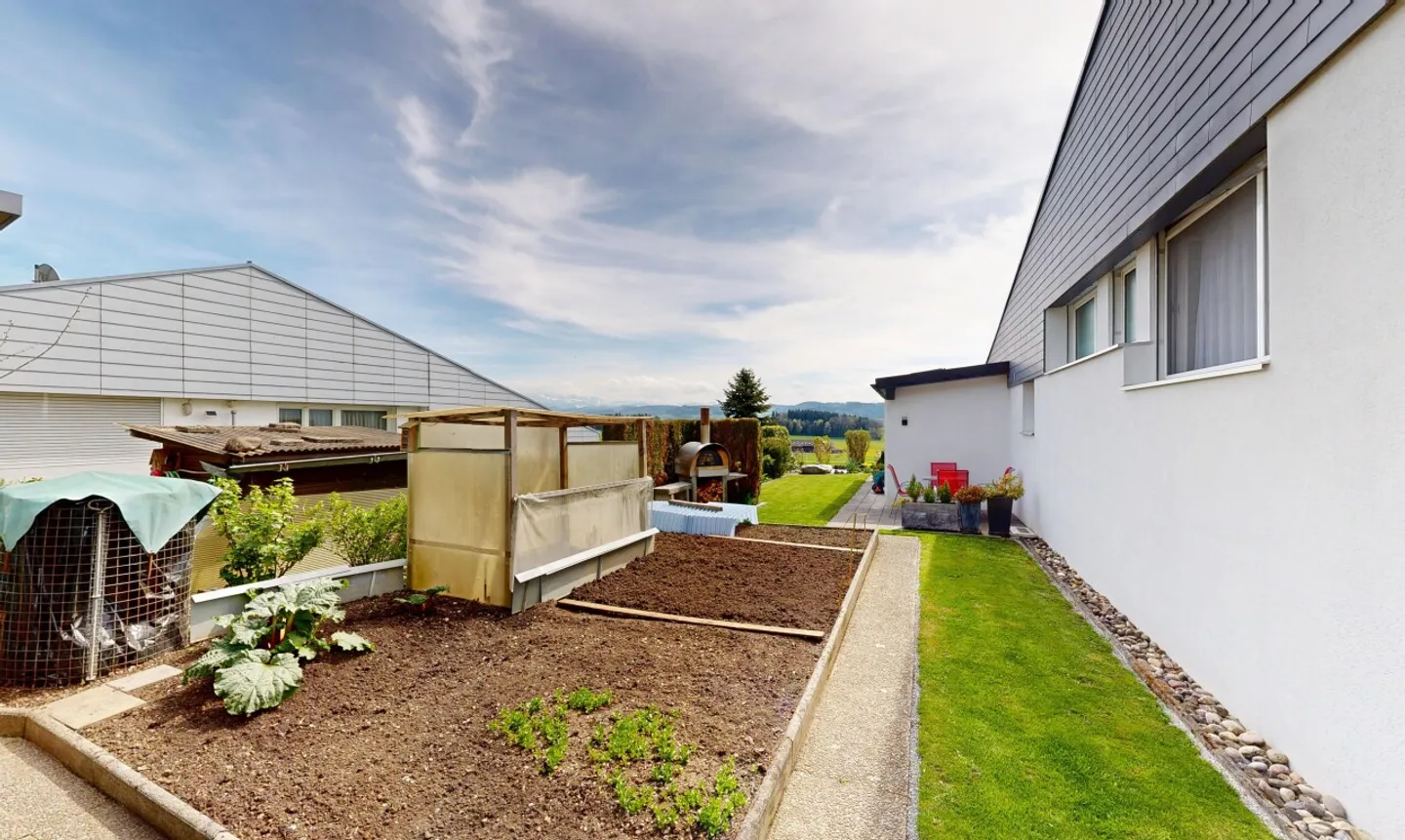 Spacious Detached House with Panoramic Views in Zuzwil - Photo 10 of 11