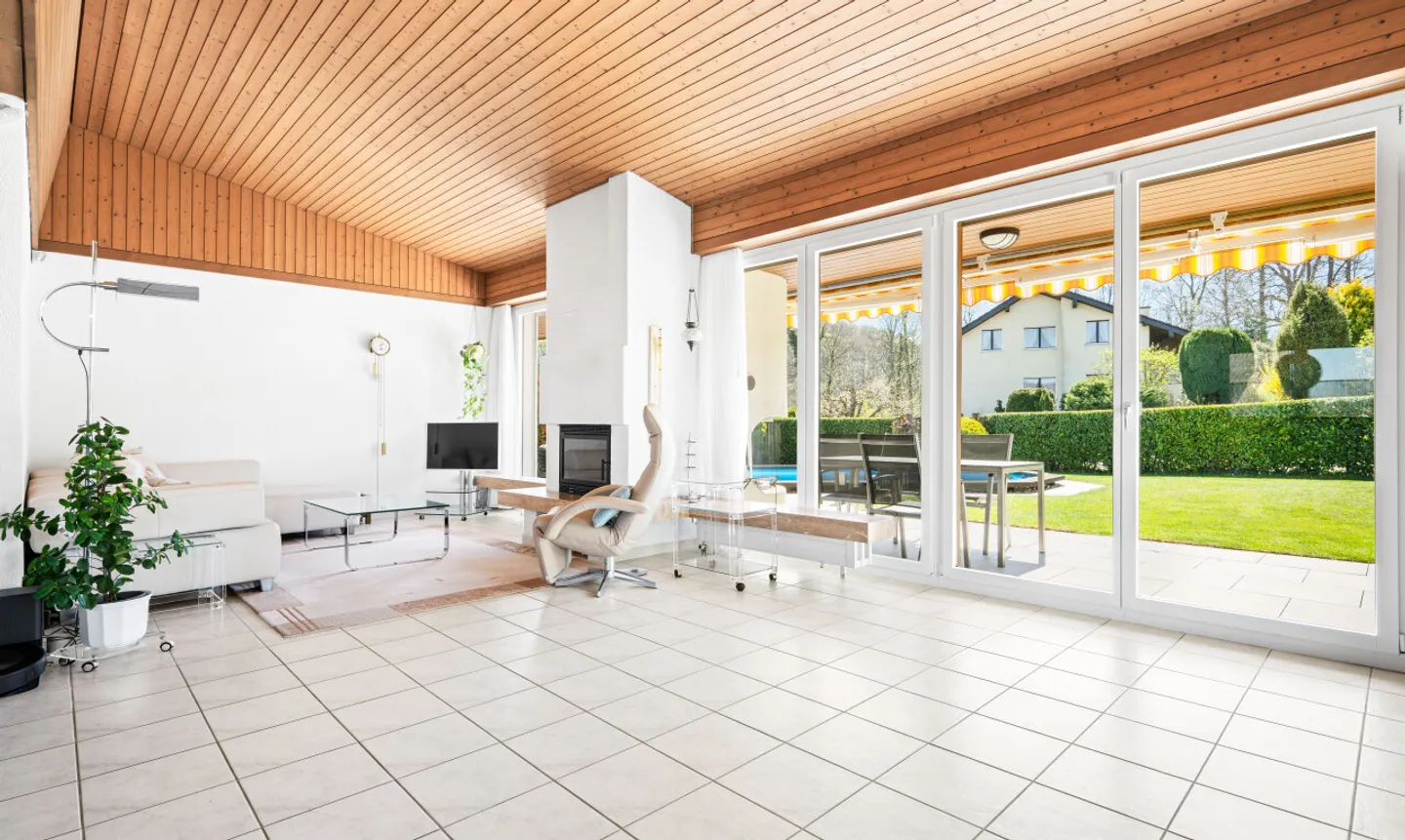 Family Paradise with Pool - Photo 2 of 11