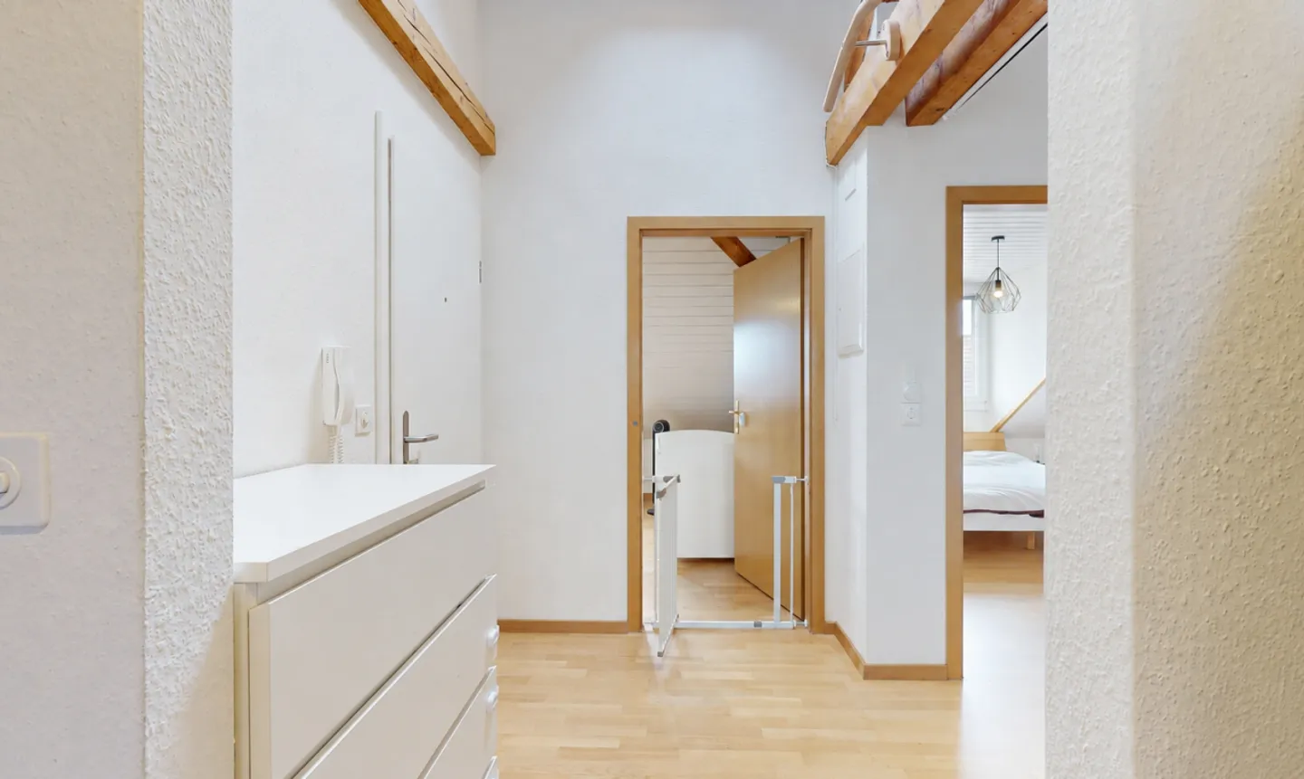 Charmante appartement sous les combles de 3,5 pièces avec balcon dans un endroit calme à Bâle - Photo 4 sur 11