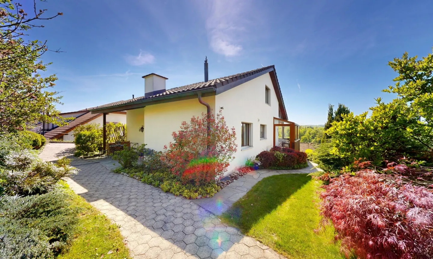 Detached 6.5-room single-family house in a quiet location in Eggenwil - Photo 2 of 11