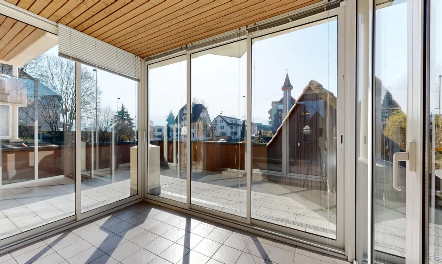 4.5-room apartment with winter garden and large terrace - Photo 4 of 11