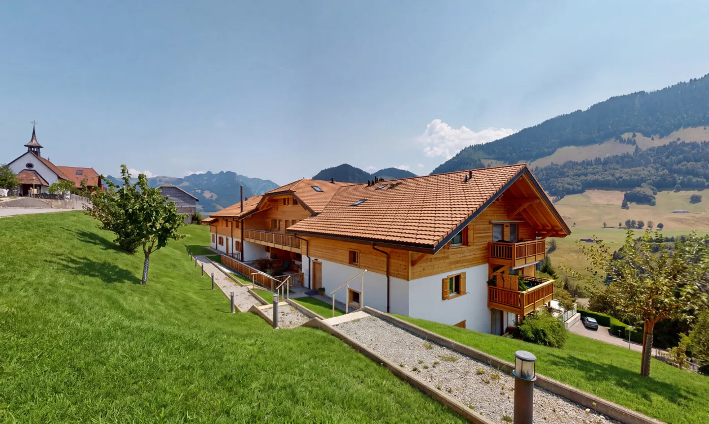 Un balcon XXL face aux Préalpes fribourgeoises - Photo 2 of 11