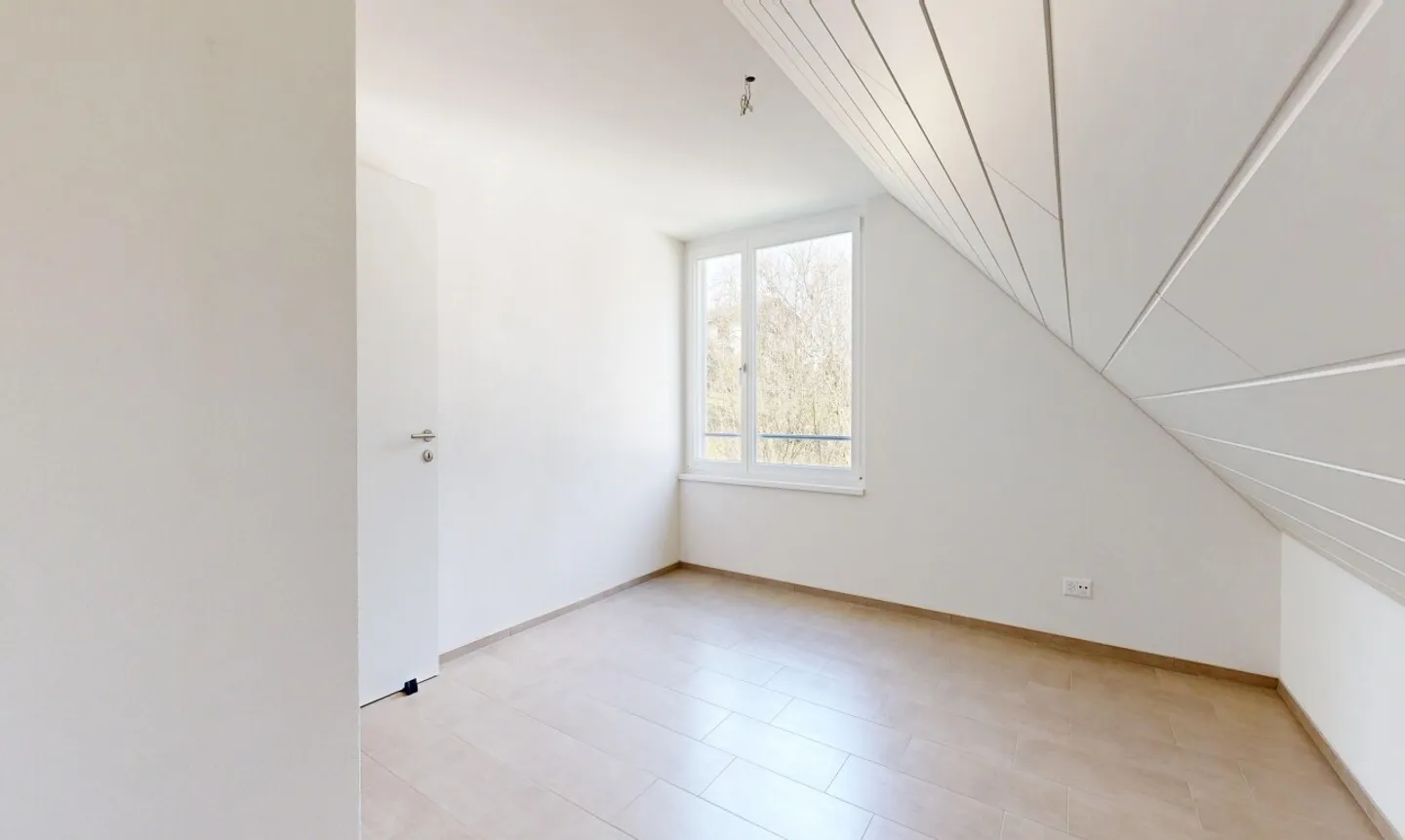 Appartement sous les toits moderne de 4,5 pièces dans un emplacement central mais calme - Photo 9 sur 11