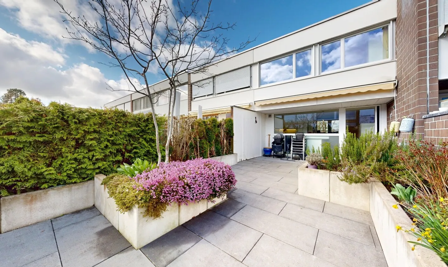 Maison de ville attrayante de 5,5 pièces avec jardin facile d'entretien - Photo 1 sur 11