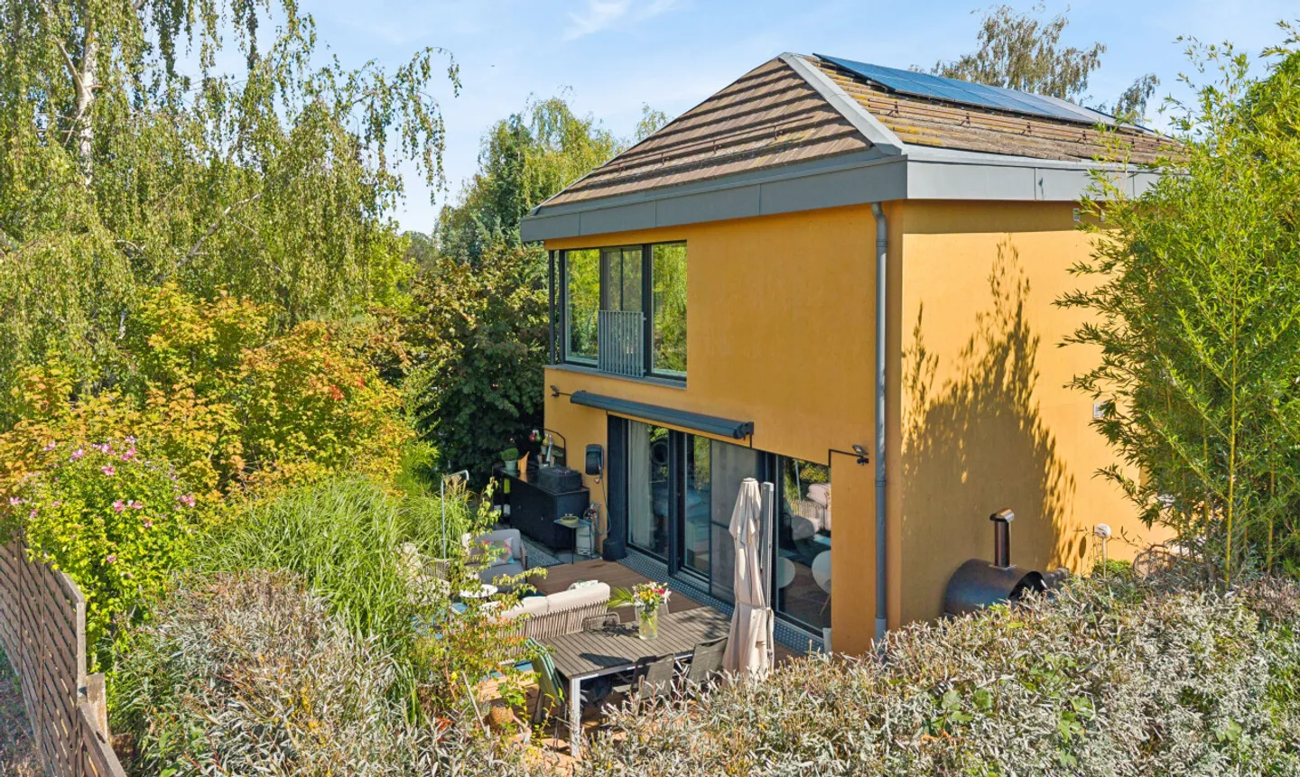 Contemporary villa with independent studio at the gates of Lausanne - Photo 1 of 13