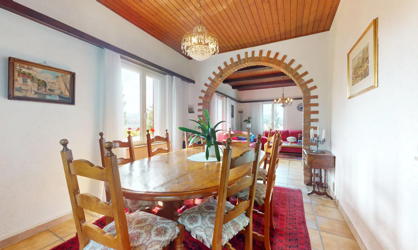 Maison individuelle de 9,5 pièces située au centre avec beaucoup de potentiel - Photo 8 sur 13