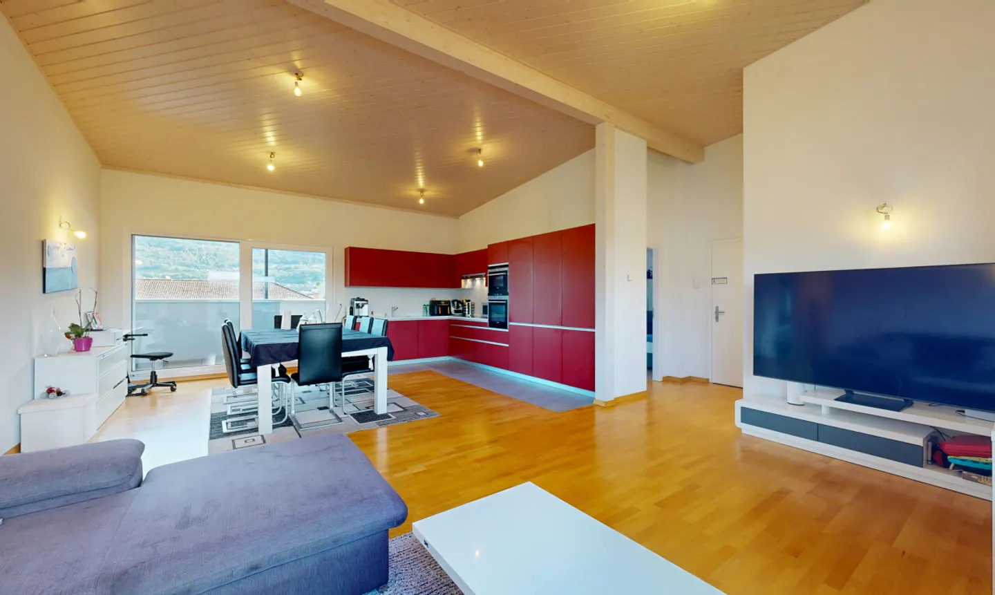 Large Penthouse with 60m² terrace and mountain views. - Photo 5 of 11