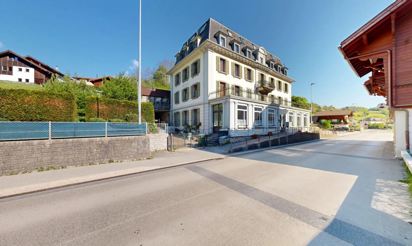Hotel di carattere con potenziale - Foto 1 di 11