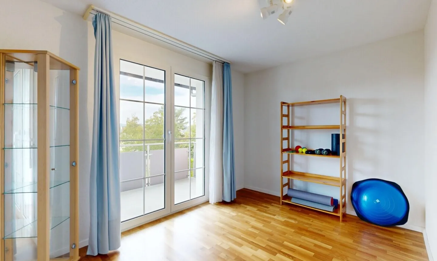Well-maintained 6.5-room semi-detached house with large garden in Otelfingen - Photo 5 of 11