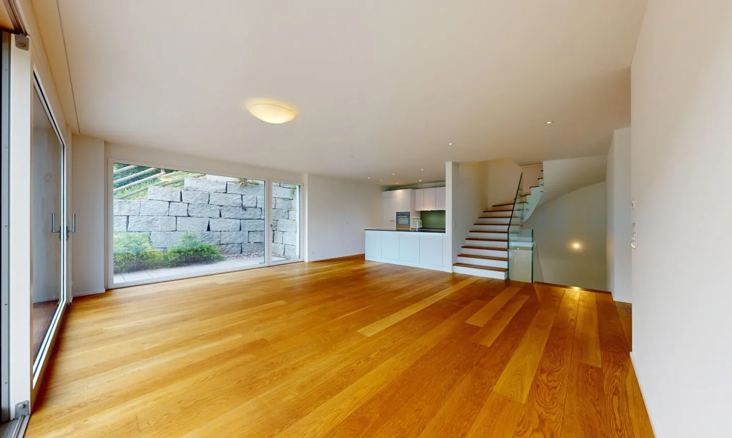 Casa bifamiliare moderna con ampia vista e grande terrazza - Foto 3 di 11
