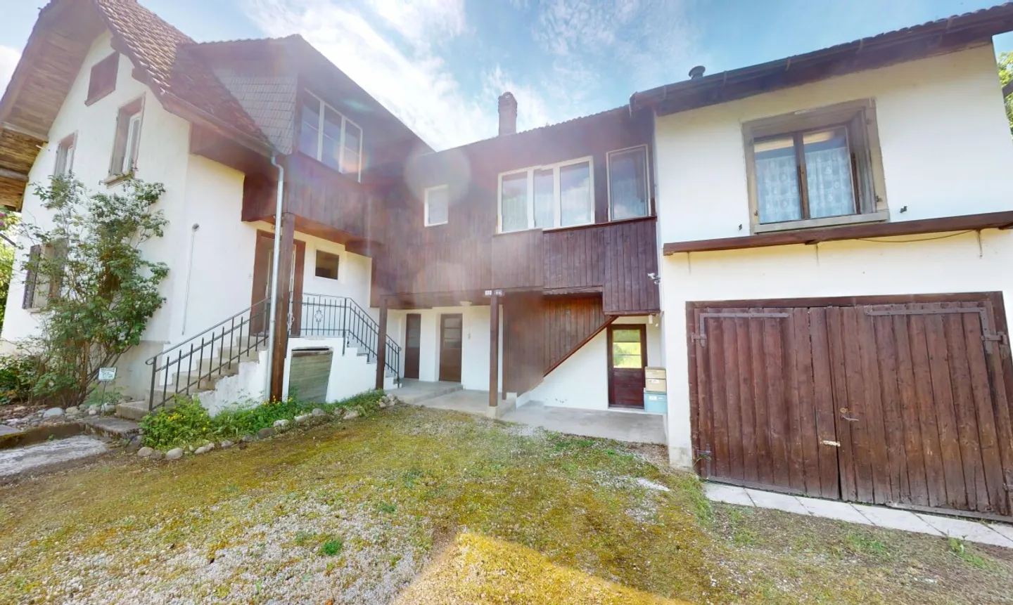 Maison bifamiliale dans la verdure avec un hangar de 400 m² utilisable commercialement - Photo 3 sur 13