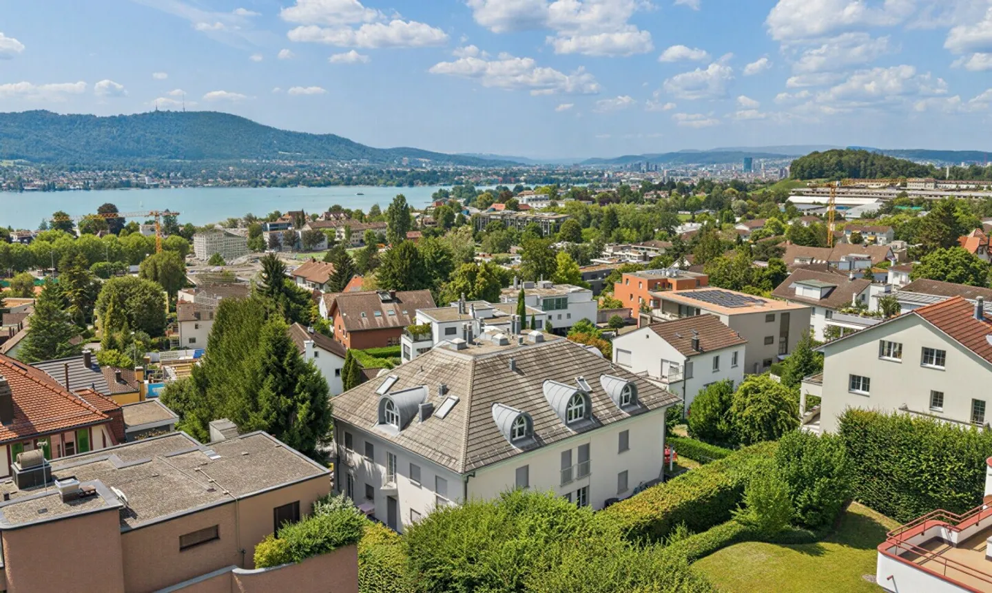 Attico con vista spettacolare sul lago e vista panoramica in una posizione attraente - Foto 3 di 11