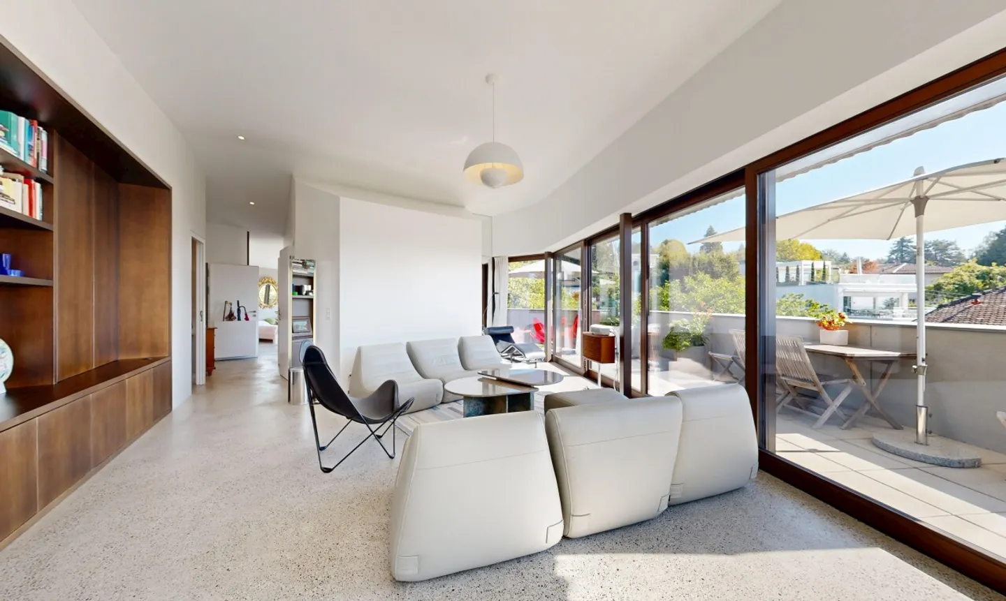 Magnificent penthouse apartment in absolute calm in Chailly - Photo 3 of 11