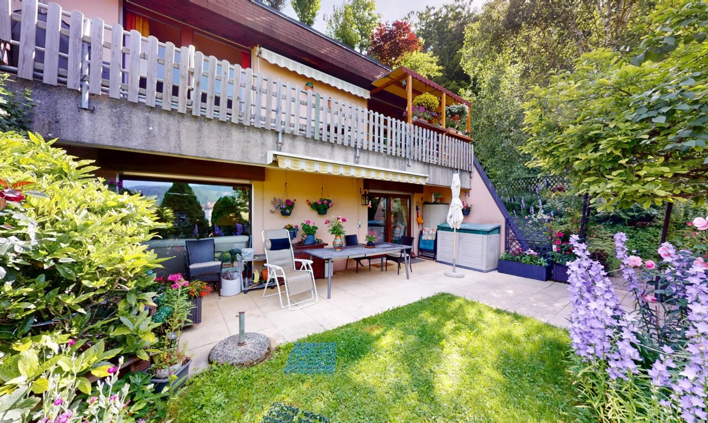 Superbe 4,5 Zimmer mit Garten, Bergblick und Garage - Foto 1 von 11